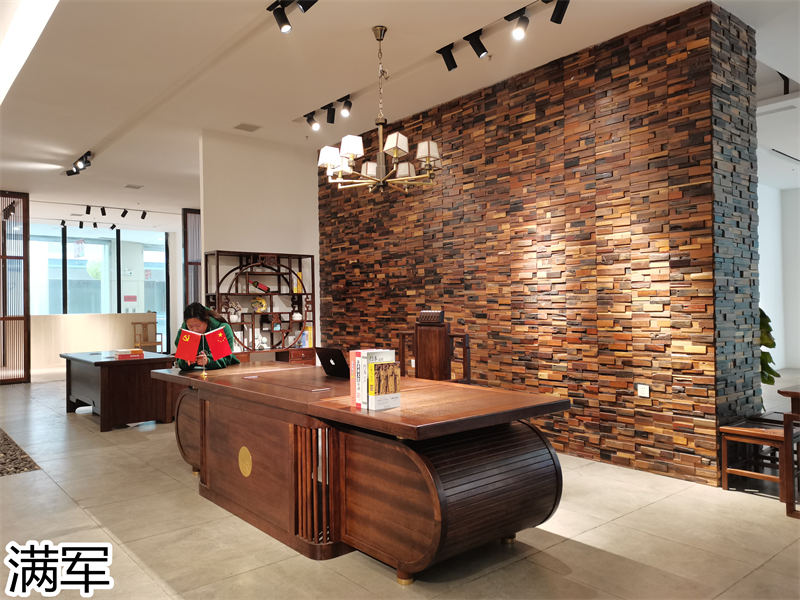 滿軍實木辦公家具展廳實拍