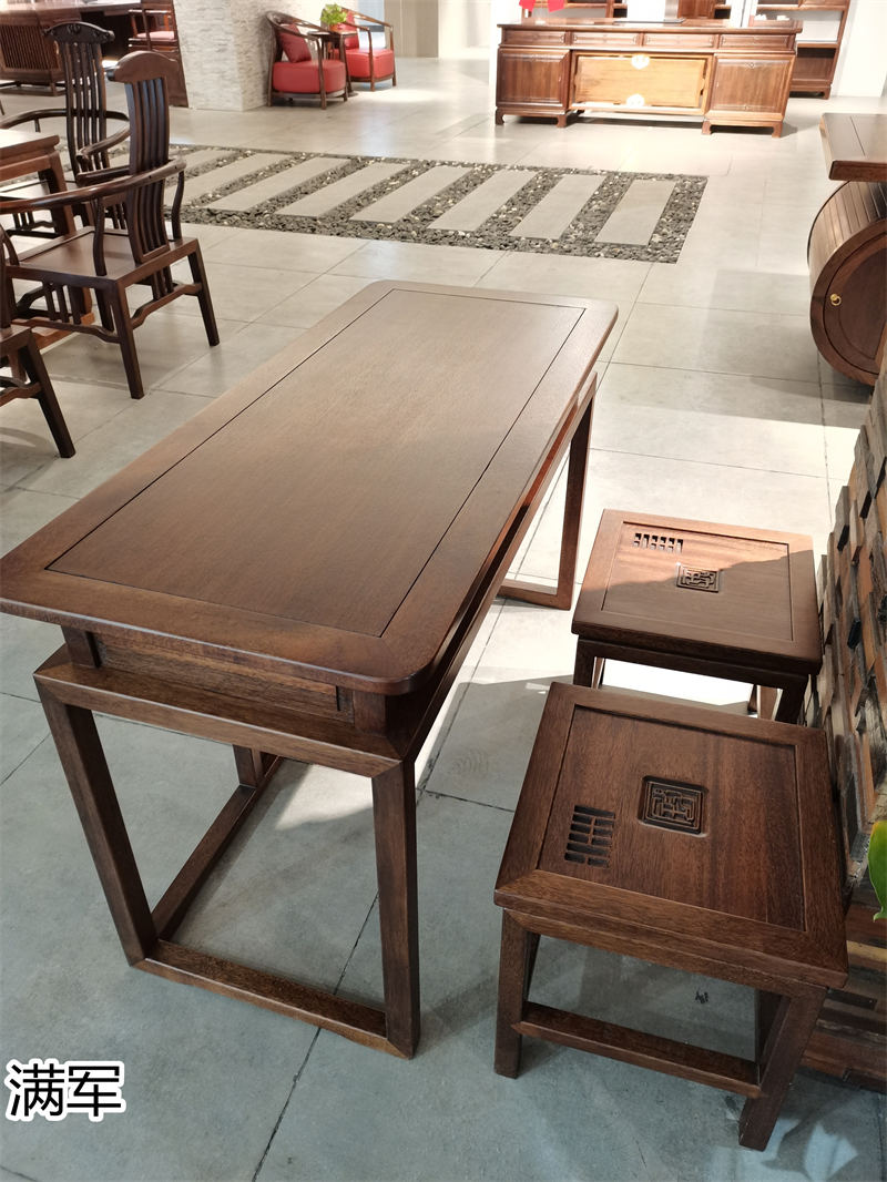 滿軍實木辦公家具展廳實拍