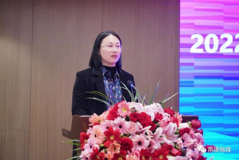 劉婷婷主持簽約儀式