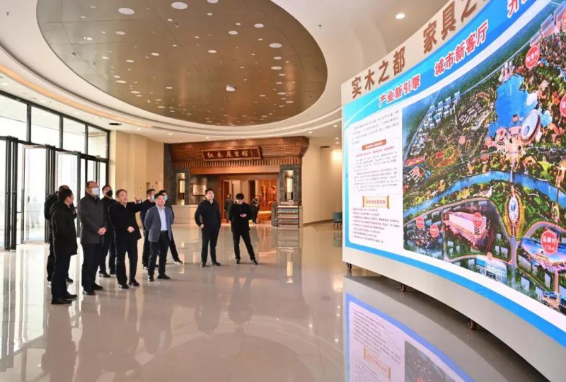 推介會后，睢寧黨政代表團先后到家居小鎮、城發共享智能備料中心、贛州國際陸港（國際木材集散中心）、匯有美噴涂中心、南康家具新中心等地參觀考察