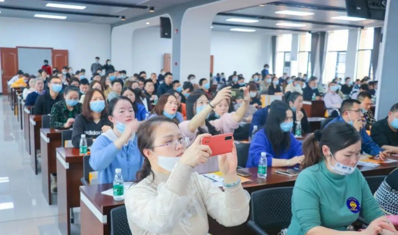 現場聽眾更是通過文本記錄、手機拍照等方式認真記錄這場干貨滿滿的知識盛宴。