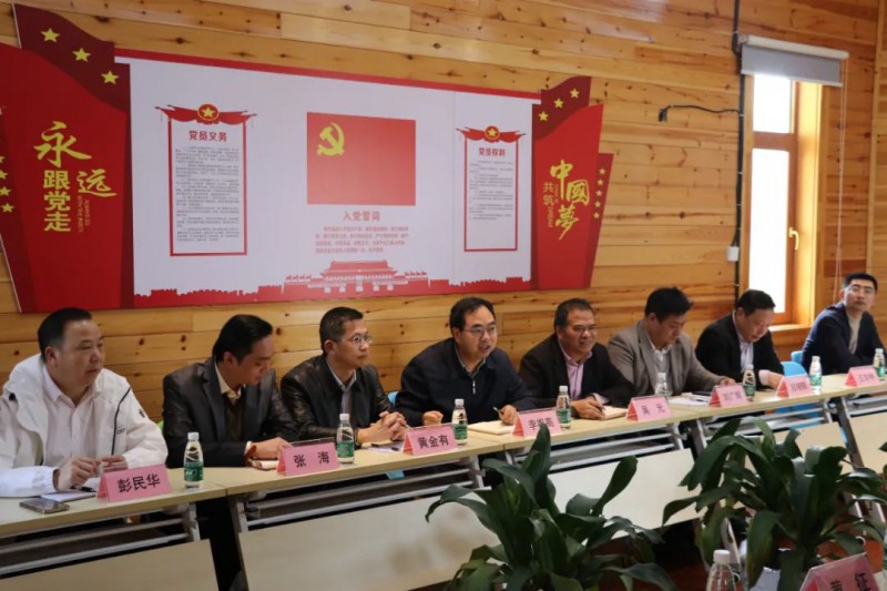 于都服裝產(chǎn)業(yè)在縣委縣政府的關(guān)心支持下有了一定的發(fā)展