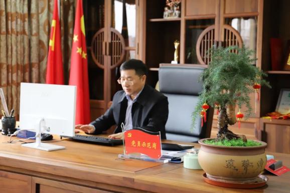 匯森集團董事長曾明