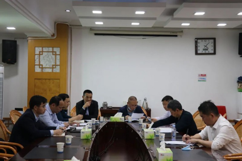 南康召開龍華軟體家具產(chǎn)業(yè)園建設(shè)工作調(diào)度會(huì)2