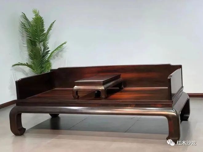 大紅酸枝(學名：交趾黃檀)