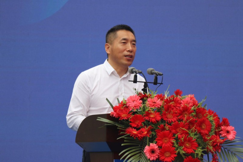 中國(guó)家具協(xié)會(huì)副理事長(zhǎng)、銷售商委員會(huì)執(zhí)行秘書長(zhǎng)郭新文