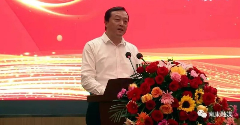 區(qū)委副書記、區(qū)長李贛興主持簽約儀式