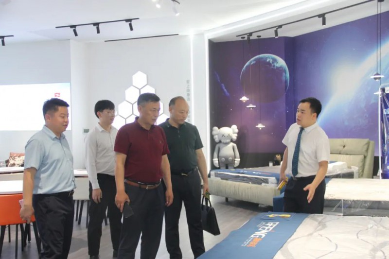 省家具協會會長劉偉率隊考察南康家具，推進&ldquo;百城千店&rdquo;在全省布局
