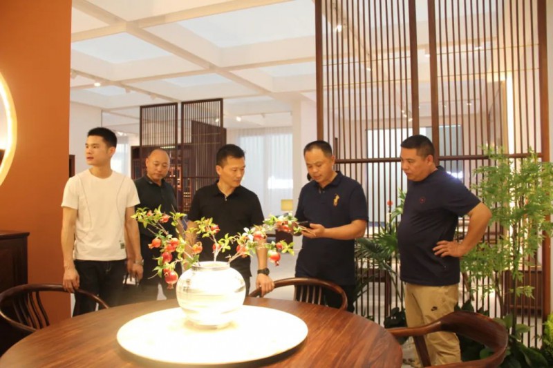 省家具協會會長劉偉率隊考察南康家具，推進&ldquo;百城千店&rdquo;在全省布局3