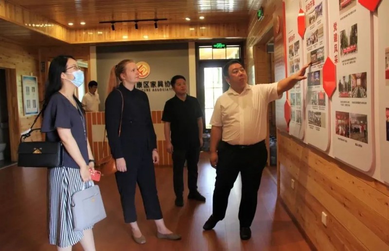 芬蘭駐華大使館芬蘭事務參贊Anna-Stiina Antola一行到南康家具協會座談交流