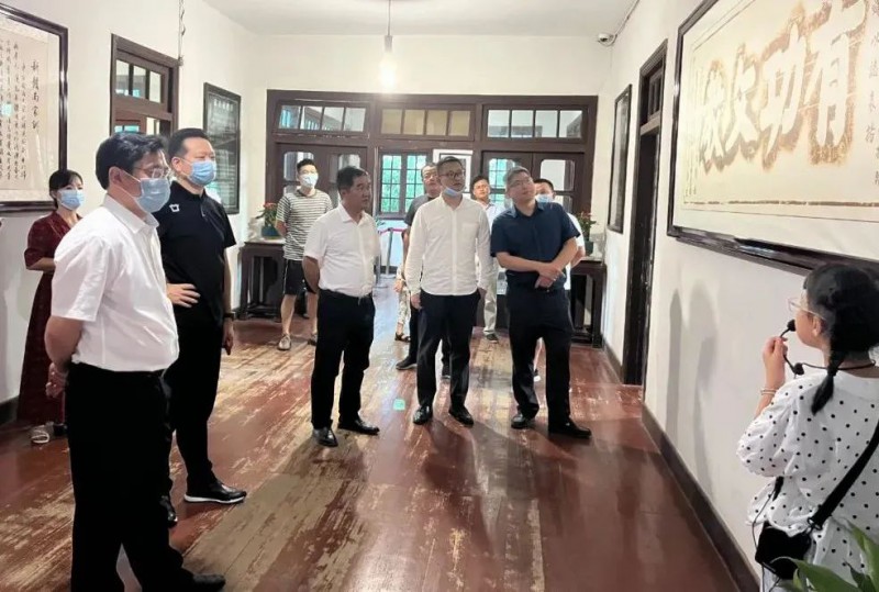 顧家家居董事長顧江生在南康考察家具產業