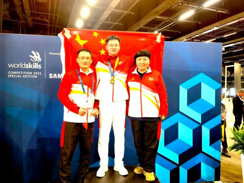 專家組長劉曉紅教授（右）