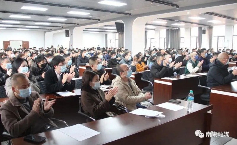 米蘭家具設計周藝術總監亞歷山德羅 &bull;阿格拉蒂在南康開展家具設計講座