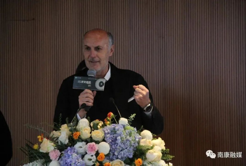 亞歷山德羅 &bull;阿格拉蒂教授