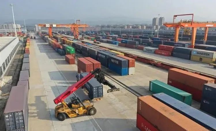 &ldquo;贛穗組合港&rdquo;班列首發(fā) 打造南康實木家具基地