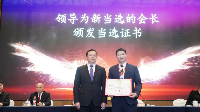 羅海龍當(dāng)選南康區(qū)家具協(xié)會(huì)第四屆理事會(huì)會(huì)長(zhǎng)