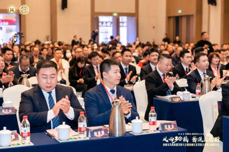 現場氛圍熱烈，掌聲不斷