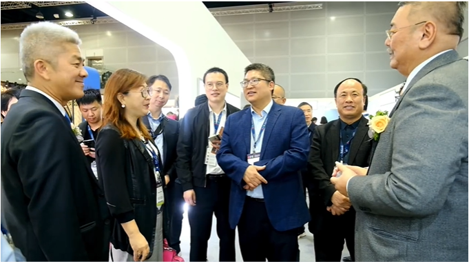 區委常委、副區長李成勝