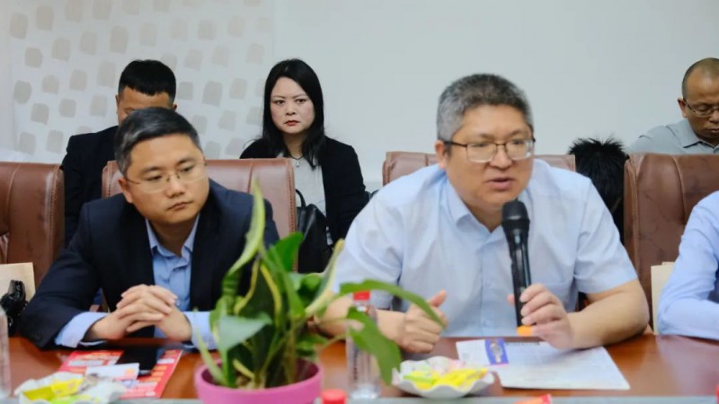 區委常委、副區長李成勝