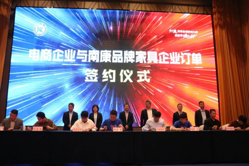 樂美家具與世紀豪軒家具、冬熊家居與愛揚家具、協和安家具與家有兒女家具、法莎蒂家具與陽光福林上臺簽約