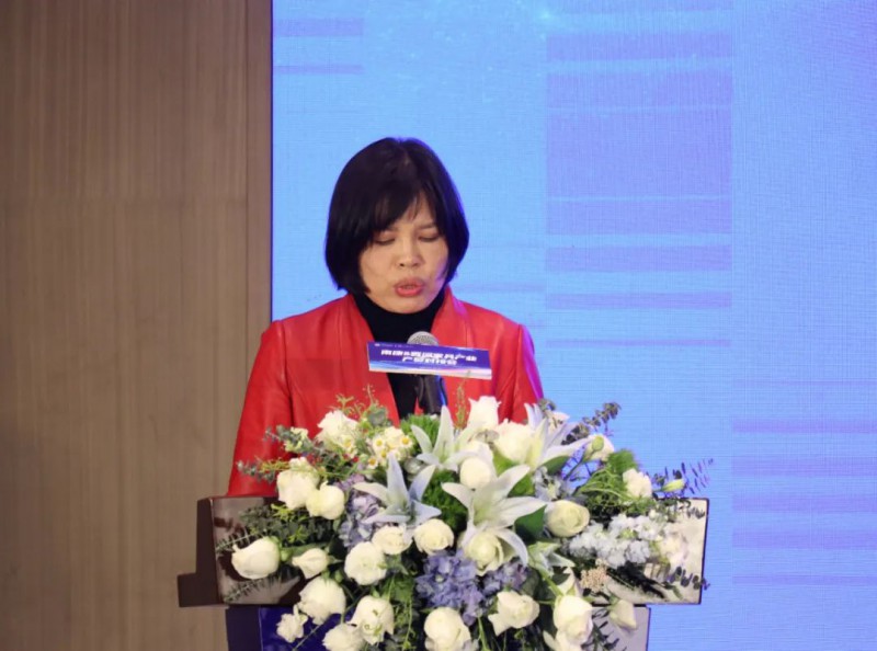 會上,區(qū)政協(xié)副主席劉芳艷