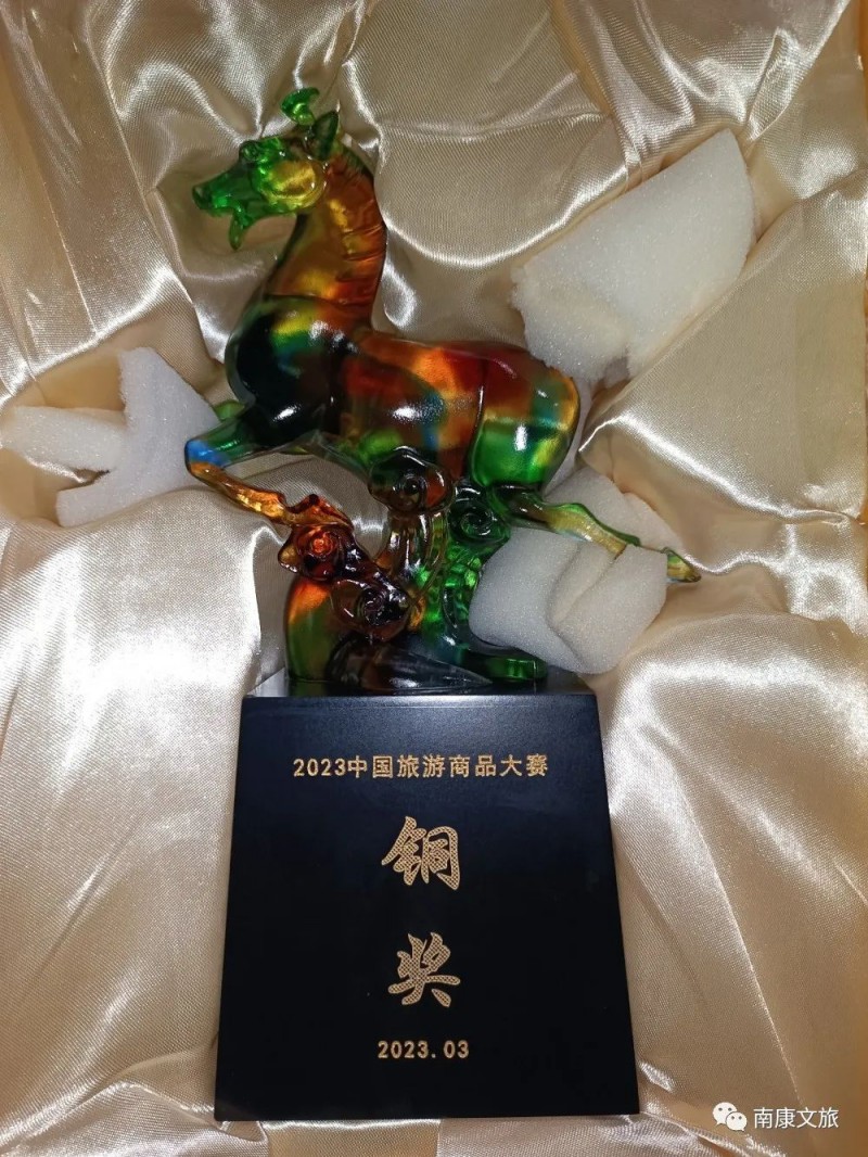 團(tuán)團(tuán)圓家具在第十七屆中國(guó)義烏文化和旅游產(chǎn)品交易博覽會(huì)中榮獲銅獎(jiǎng)！3