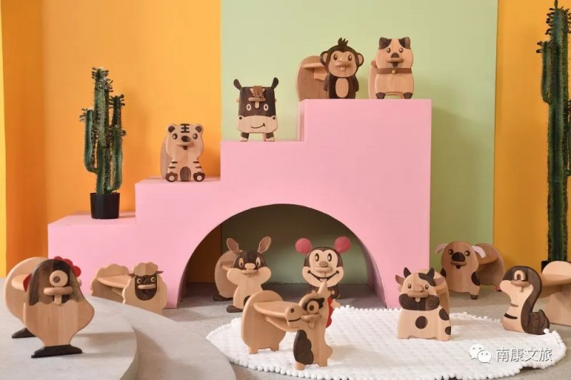 銅獎(jiǎng)作品&ldquo;十二生肖凳系列&rdquo;1