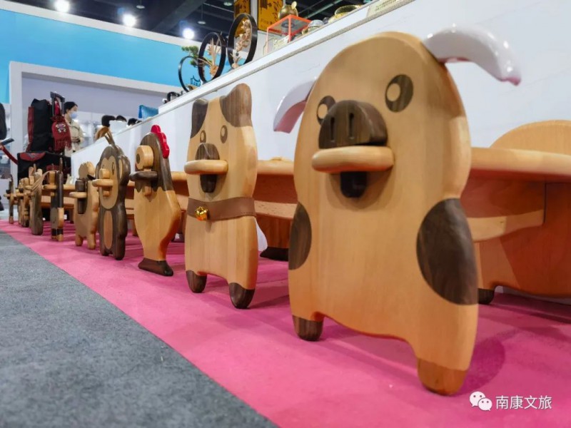 銅獎(jiǎng)作品&ldquo;十二生肖凳系列&rdquo;2