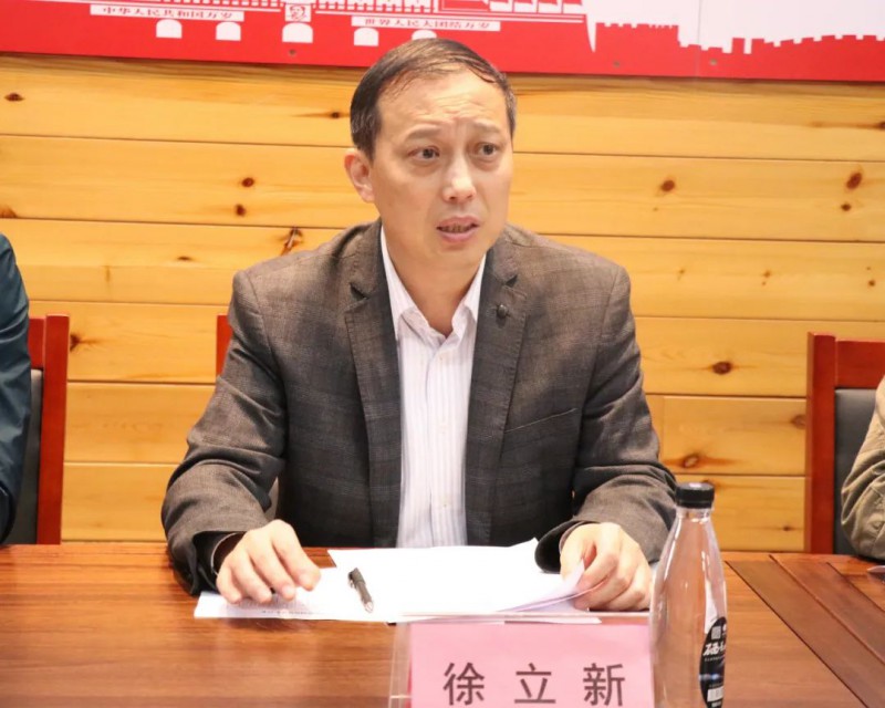 市人社局黨組成員、副局長(zhǎng)徐立新