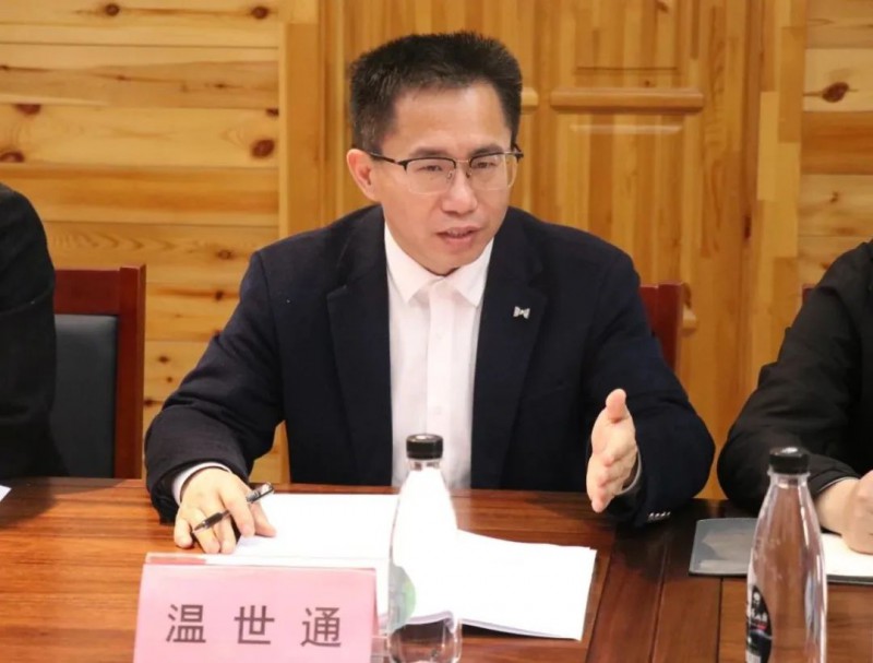 區(qū)家具協(xié)會(huì)常務(wù)副會(huì)長(zhǎng)溫世通