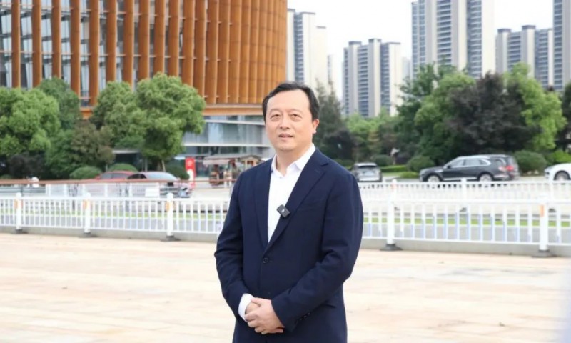 區(qū)委副書記、區(qū)長(zhǎng)李贛興