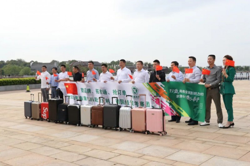 區(qū)家具協(xié)會(huì)會(huì)長(zhǎng)、江西團(tuán)團(tuán)圓家具有限公司董事長(zhǎng)羅海龍