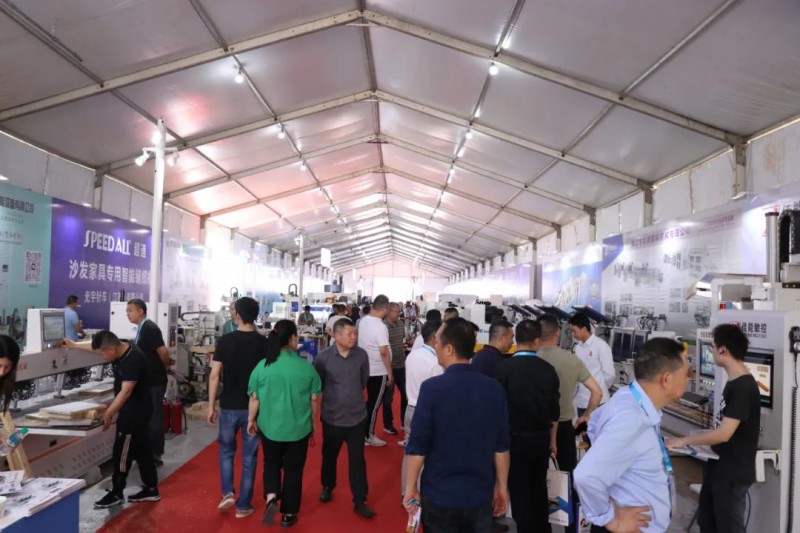 廣大參展商、經(jīng)銷商與南康家具企業(yè)將通過本次博覽會精誠合作、互利共贏3