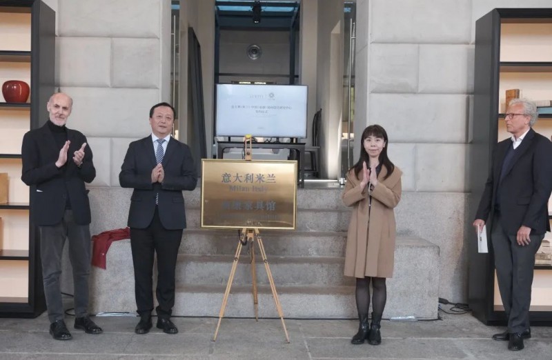 李鴻昳、李贛興、Alessandro Agrati、Marco Turinetto共同為意大利米蘭展&ldquo;南康家具館&rdquo;揭牌