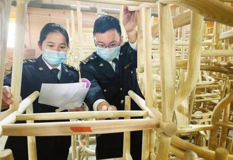 贛州海關實地查看轄區家具企業防疫除害處理措施落實情況