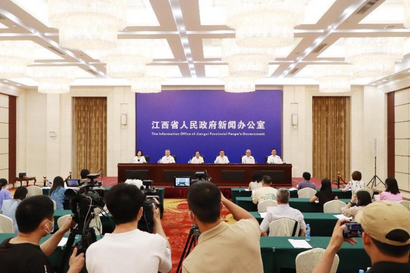 如何推動家具產(chǎn)業(yè)再上新臺階?贛興區(qū)長答記者問1