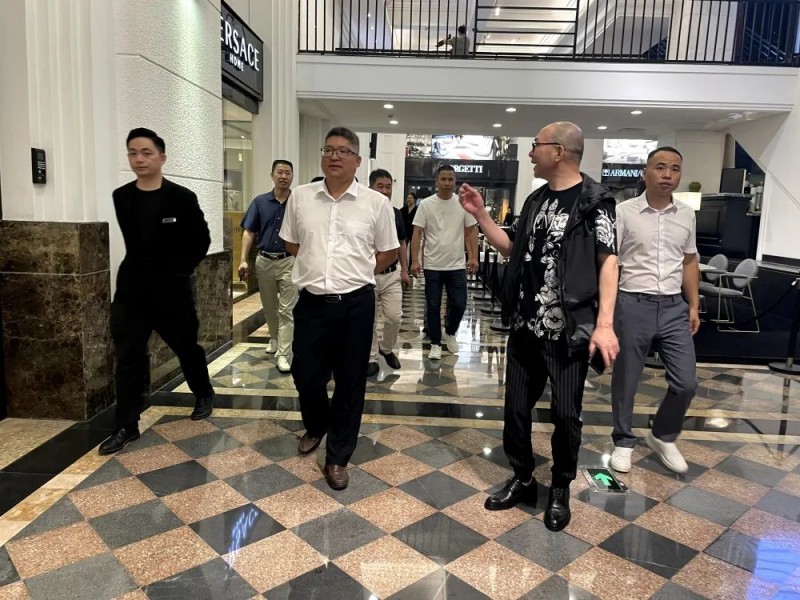 考察團實地參觀了永隆家居集團