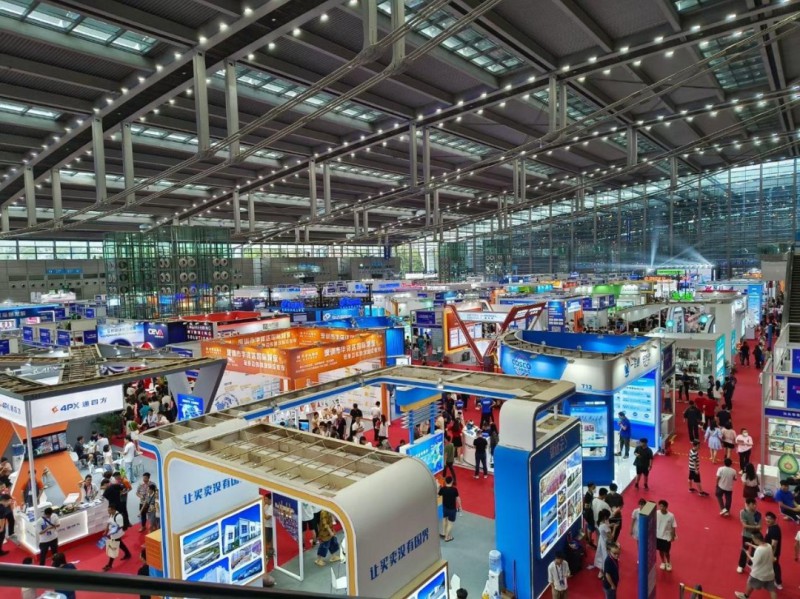 贛州國際陸港黨工委書記賴彥辰率隊到深圳會展中心南康家具館巡展