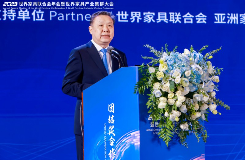 會上，中國家具協會理事長徐祥楠致辭