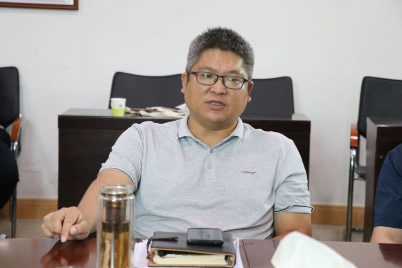 區委常委、常務副區長李成勝