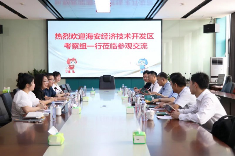 召開了海安經濟技術開發區與南康家具、CFT家居品牌節的座談交流會