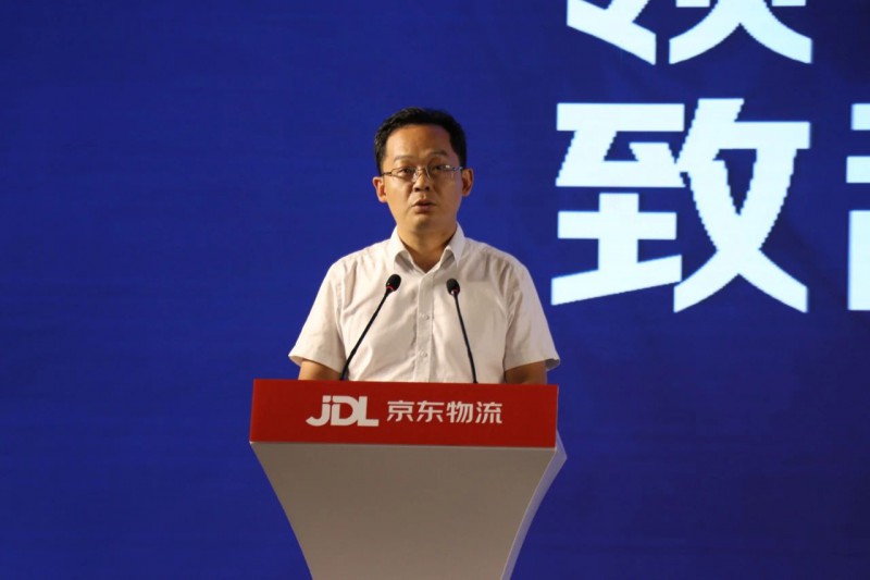 區商務局副局長楊峰先生為推介會致辭