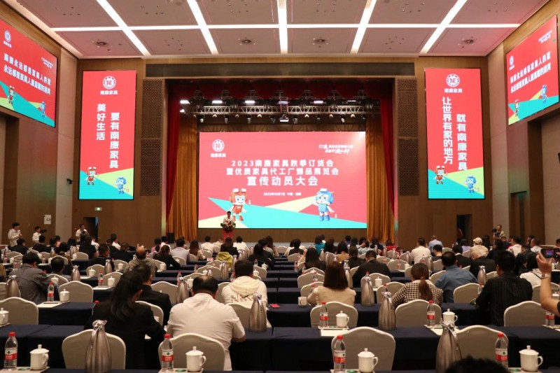 區(qū)委常委、常務副區(qū)長李成勝出席會議并講話