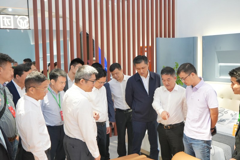 部分領(lǐng)導和嘉賓還參觀了