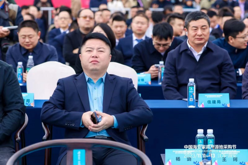 南康區家具協會秘書長楊劍代表