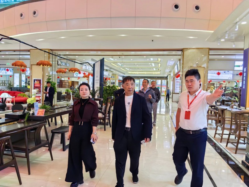 四川省家具行業商會會長王學茂來南康考察家具產業3