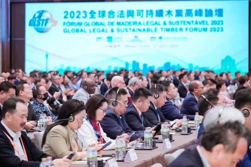 南康區家具協會會長羅海龍，永遠名譽會長顧建廈，秘書長楊劍受邀率隊赴澳門參會