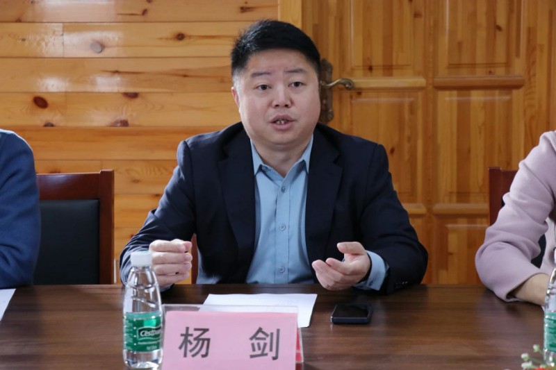 區(qū)家具協(xié)會(huì)秘書(shū)長(zhǎng)楊劍