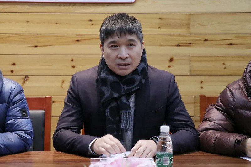 清華大學校友總會文創委員會理事、北京設計學會主任、高級工藝美術師王家飛