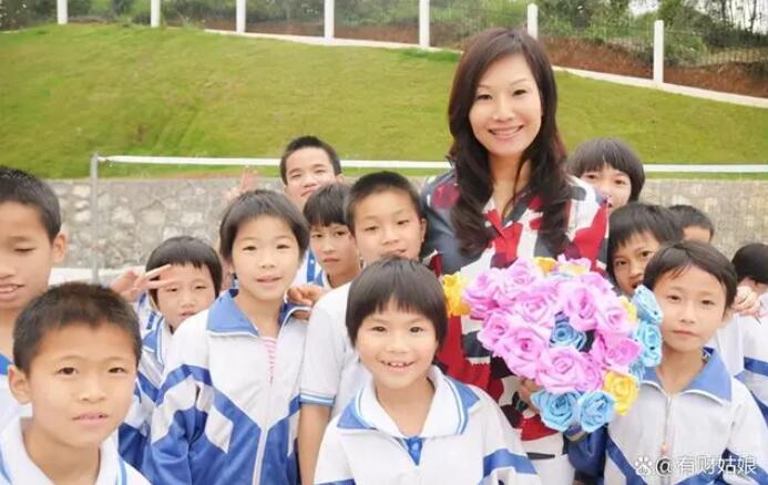 她帶著香江集團(tuán)設(shè)立了1000萬的疫情項(xiàng)目